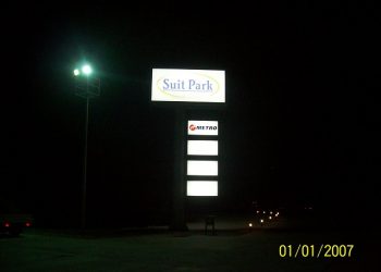 suit ışıklı totem